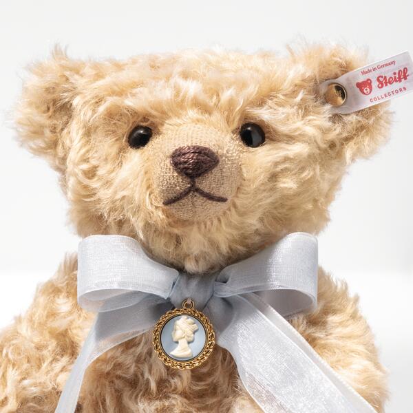 Steiff Queen Elizabeth II – 100th birthday Bear, Limited Edition 1926 Boxed with Certificate Rare - Image 5