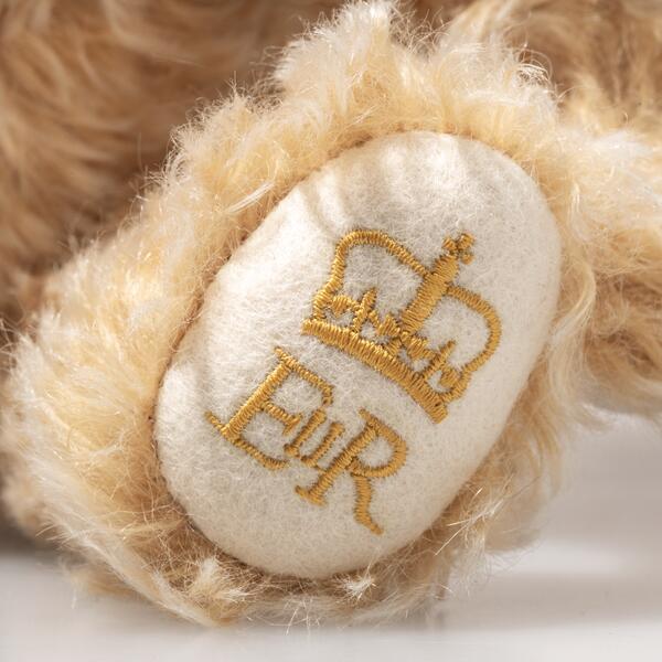 Steiff Queen Elizabeth II – 100th birthday Bear, Limited Edition 1926 Boxed with Certificate Rare - Image 7