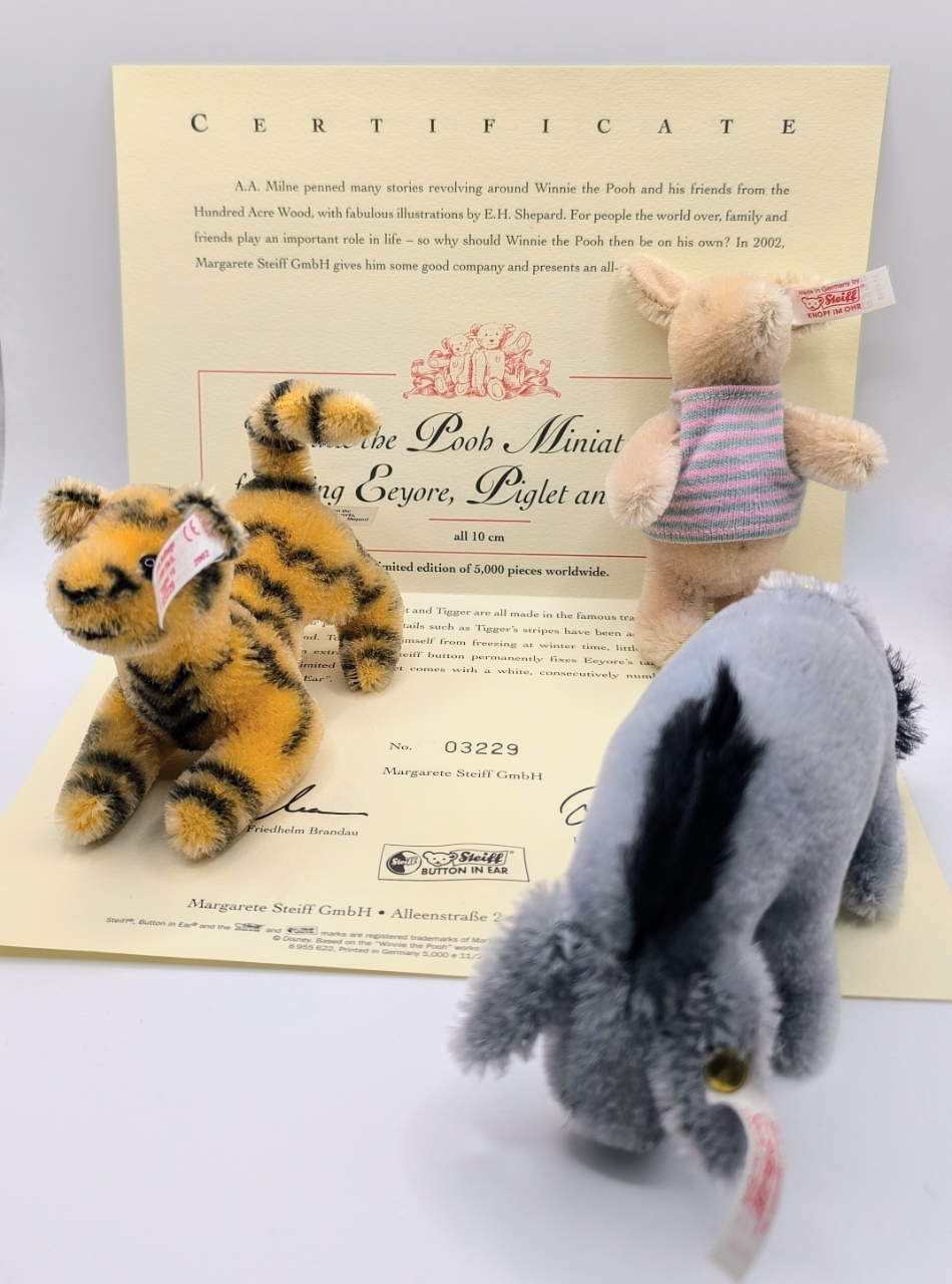 Steiff 354205 Walt Disney Winnie the Pooh Miniature Mohair Disney Set with box